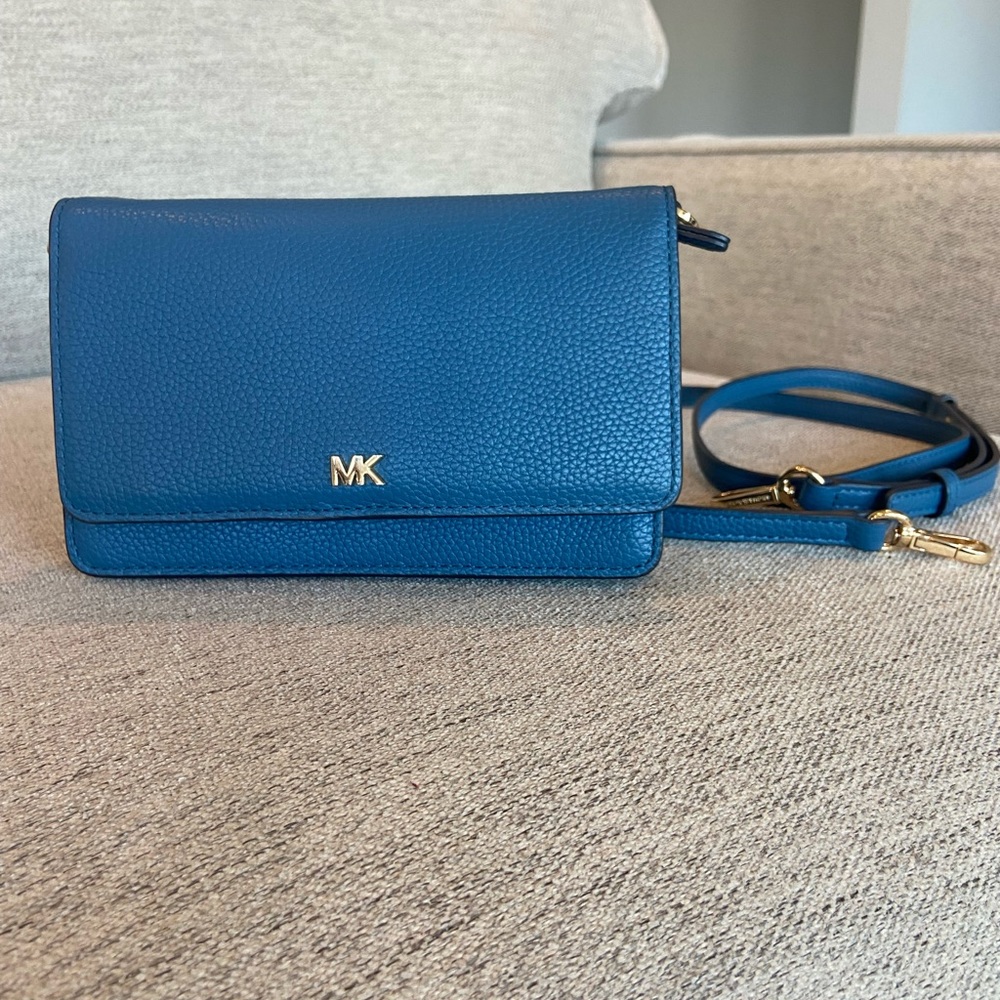 Michael Kors Pebbled Leather Convertible Crossbody in Dark Chambray-authentic.
